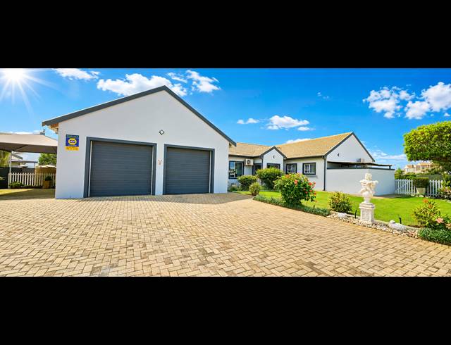 4 BEDROOM HOUSE FOR SALE IN COUNTRY CLUB